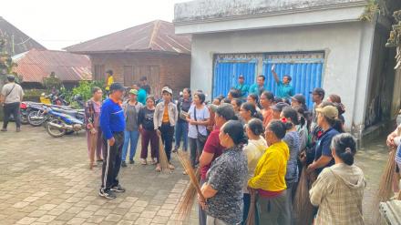 Perbekel Desa Tajun Menyampaikan Informasi Publik Kepada Masyarakat